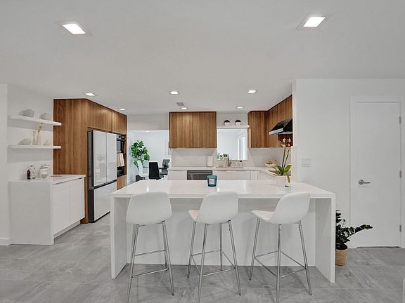 2nd image of 260 NW 36th Street