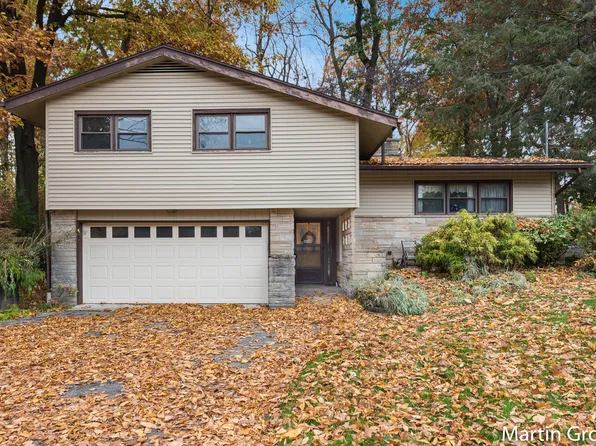 431 Greenbrier Dr SE, Grand Rapids, MI 49546