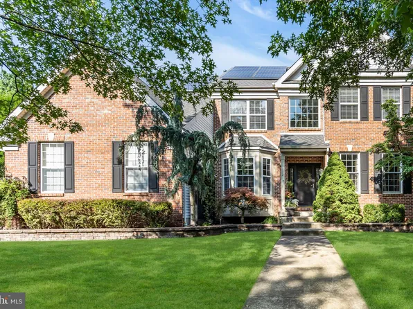 112 Hillside Ln, Mount Laurel, NJ 08054