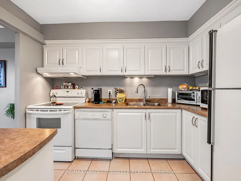 158 C McArthur Ave #1604 — Photo 9