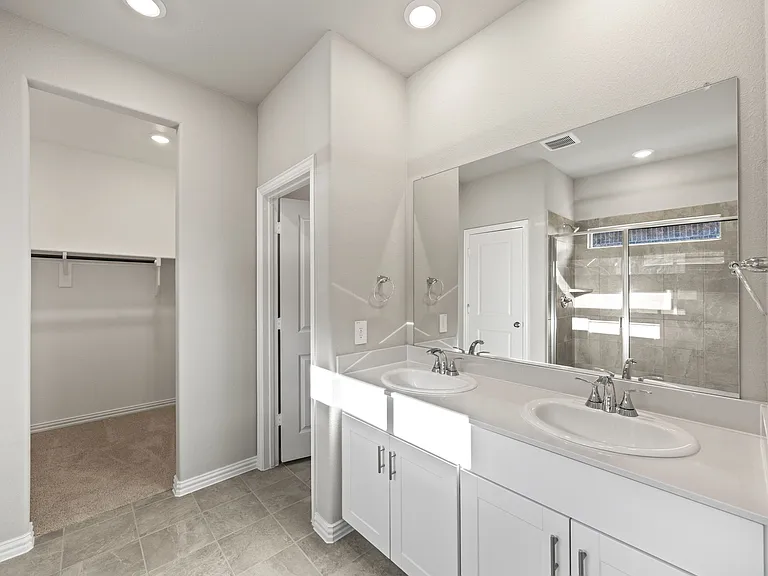 607 Clover Creek Dr — Photo 16