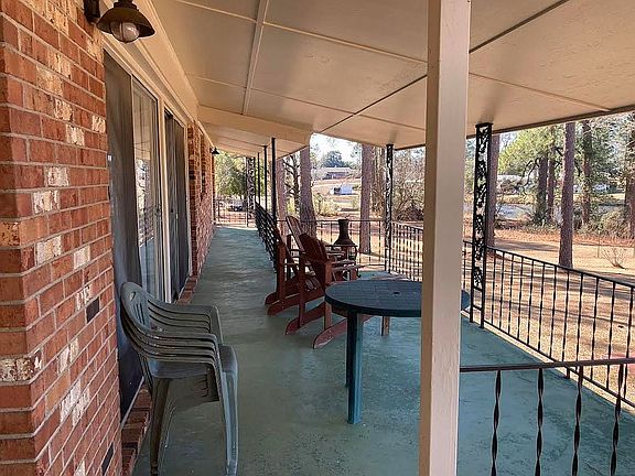 3rd image of 7 Lakewood Cir
