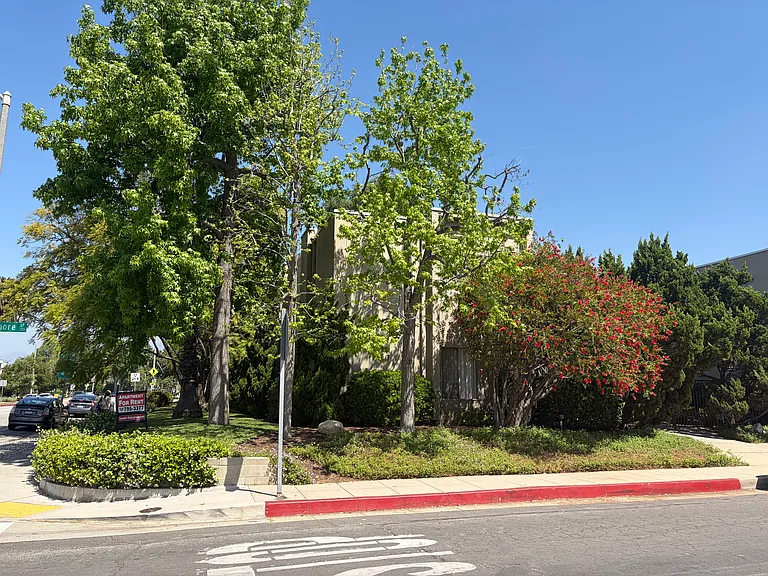 760 S Marengo Ave — Photo 10
