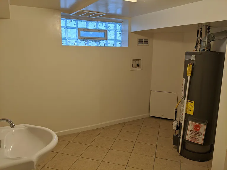2443 S Dixie Dr — Photo 21
