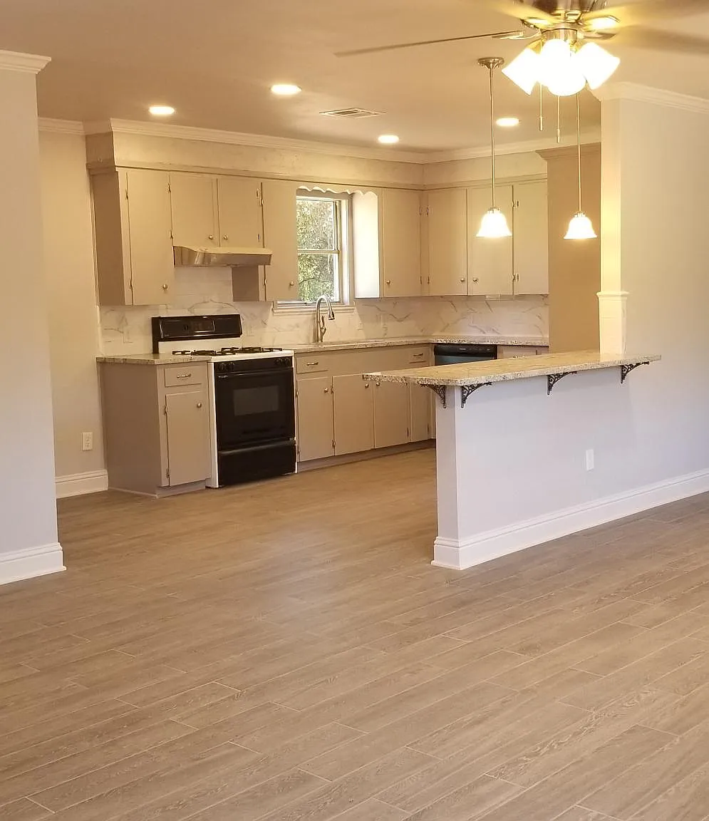 3 bed, 1200 sqft, $1,450 — Photo 3
