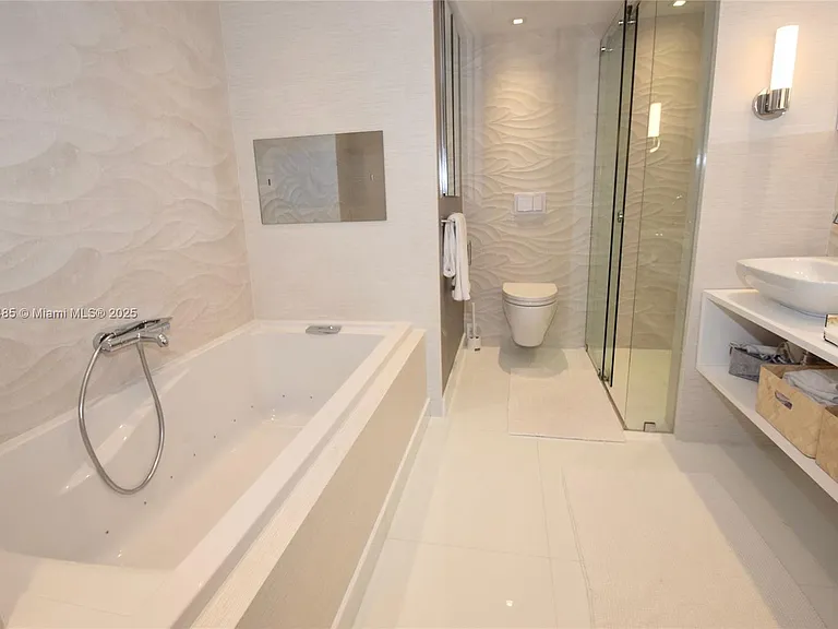 2301 Collins Ave #815/814 — Photo 20