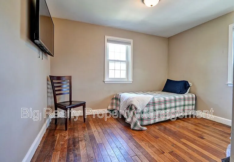 912 Feist Ave — Photo 5