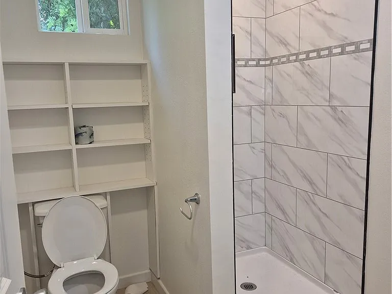 8913 Rathburn Ave — Photo 16
