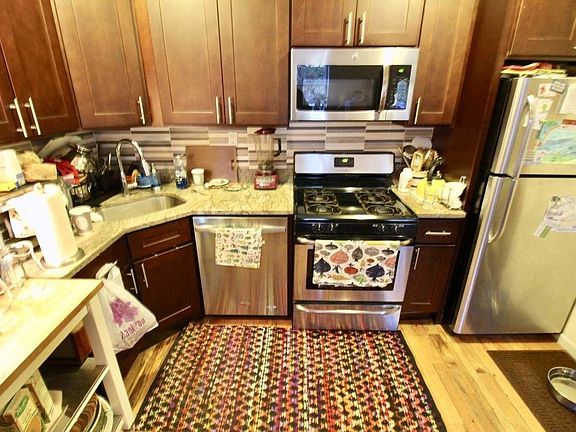 2nd image of 255 15th St APT 202