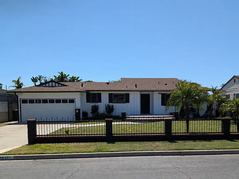 12671 Jerome Ln — Photo 2