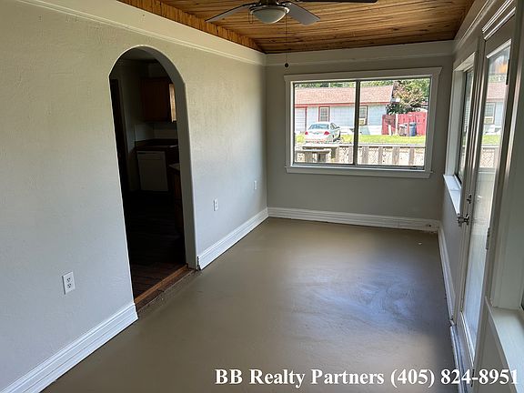5th image of 1404 S Knoxville Ave