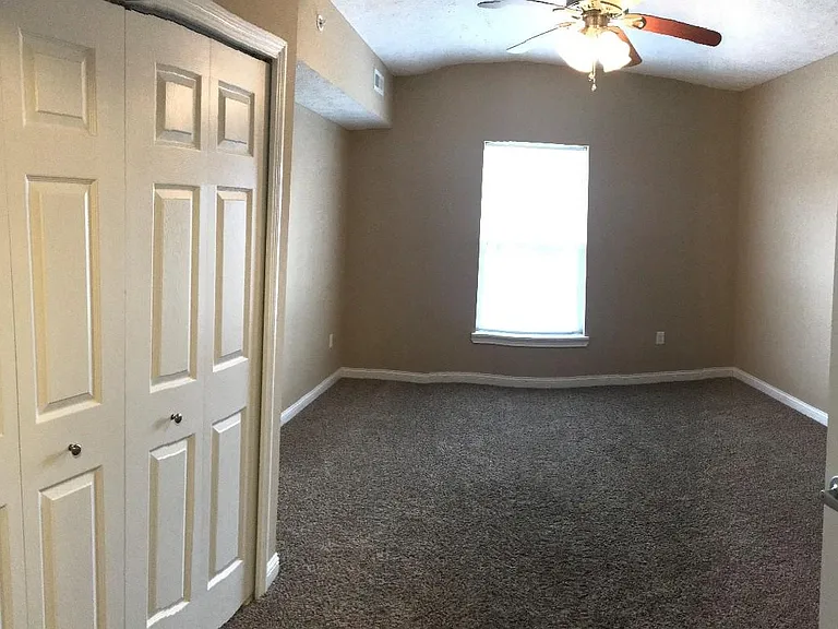 401 Pleasant Meadow Blvd — Photo 5