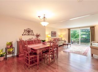 905 Williamsburg Dr, Mahopac, NY 10541
