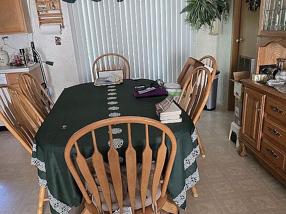 DINING (SLIDER TO SUNROOM)