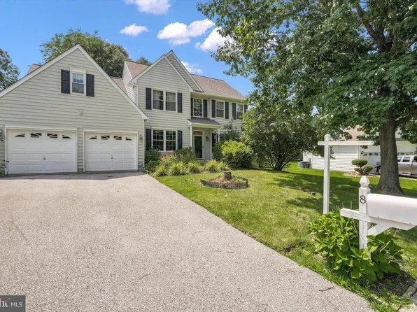 8 Sweet Briar Rd, Coatesville, PA 19320