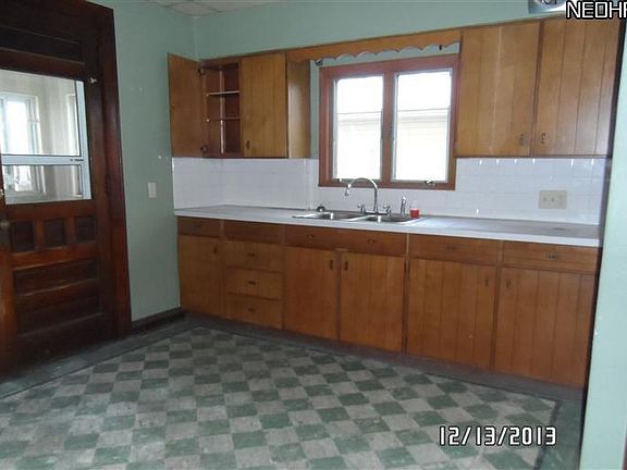 3rd image of 46 24th St NW