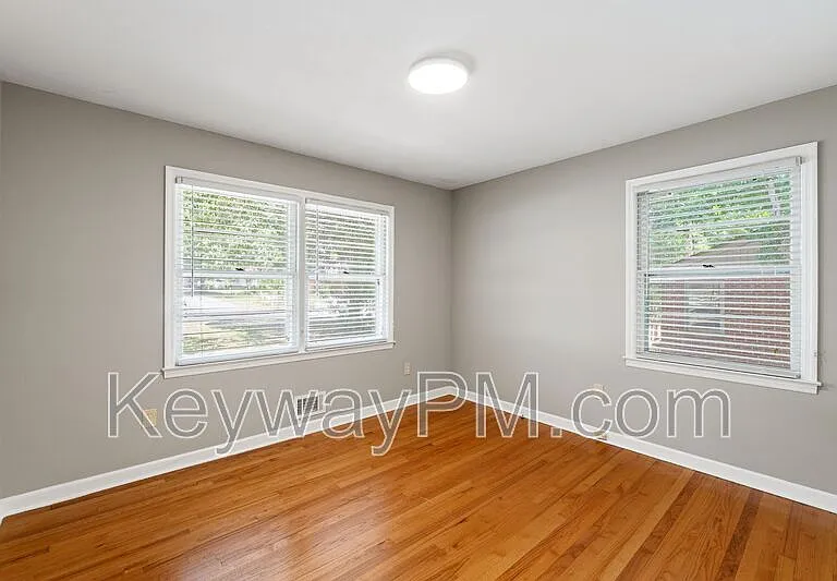3301 Westmont Dr — Photo 7