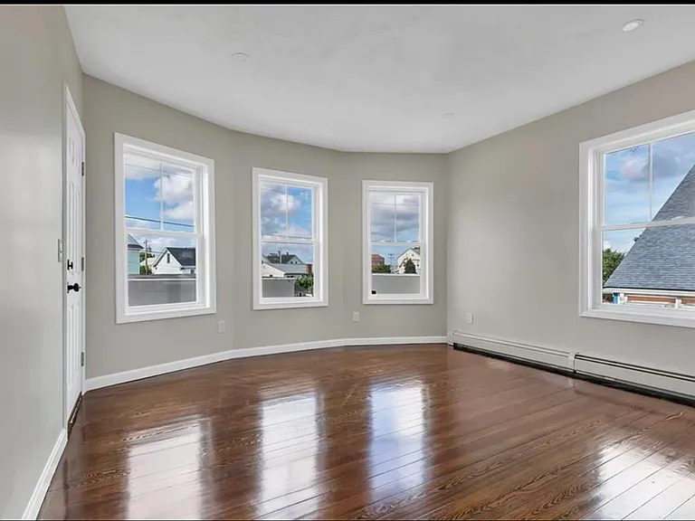 21 Locust St #3 — Photo 4