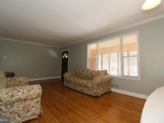 5th image of 4501 Everett St