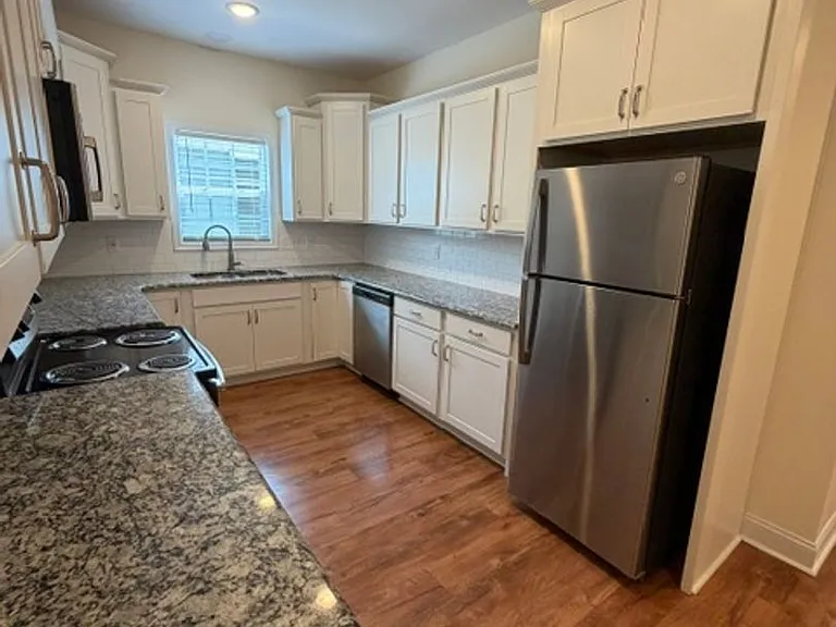 913 Linwood Ave — Photo 13