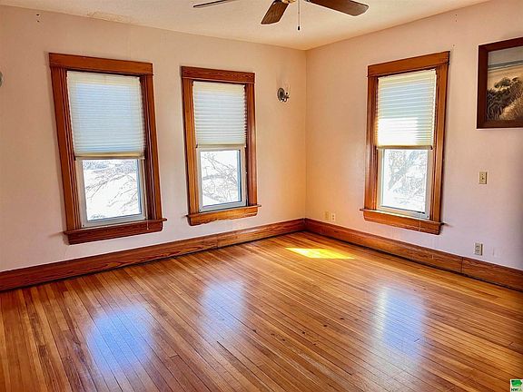 4th image of 634 Harrison St