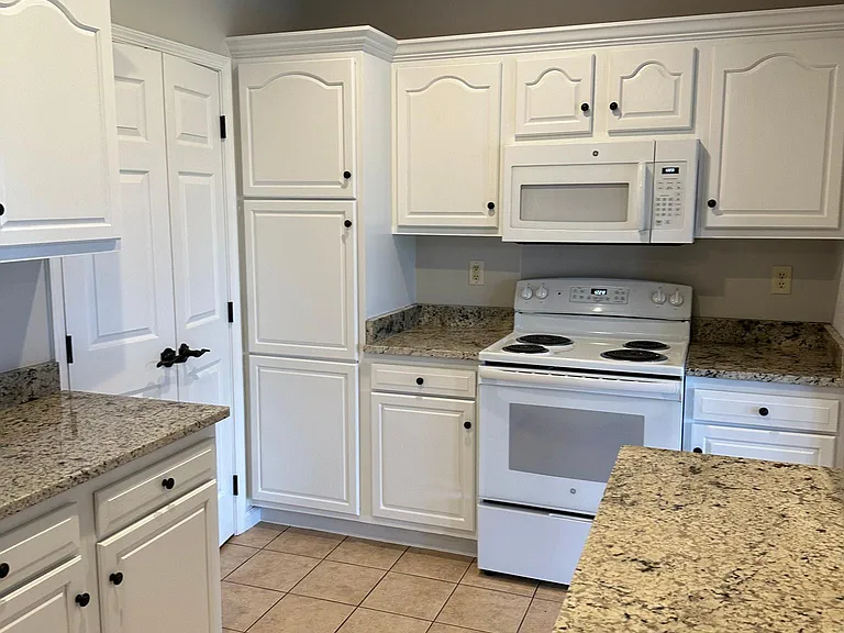 13 Delano Dr — Photo 2