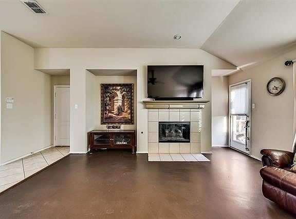 5th image of 620 Azalea Dr