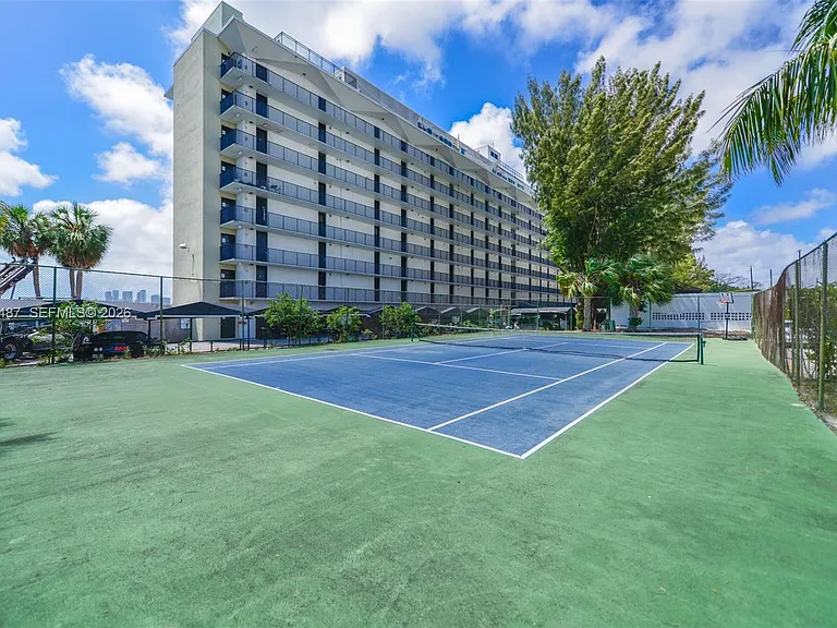 880 NE 69th St #5L — Photo 38