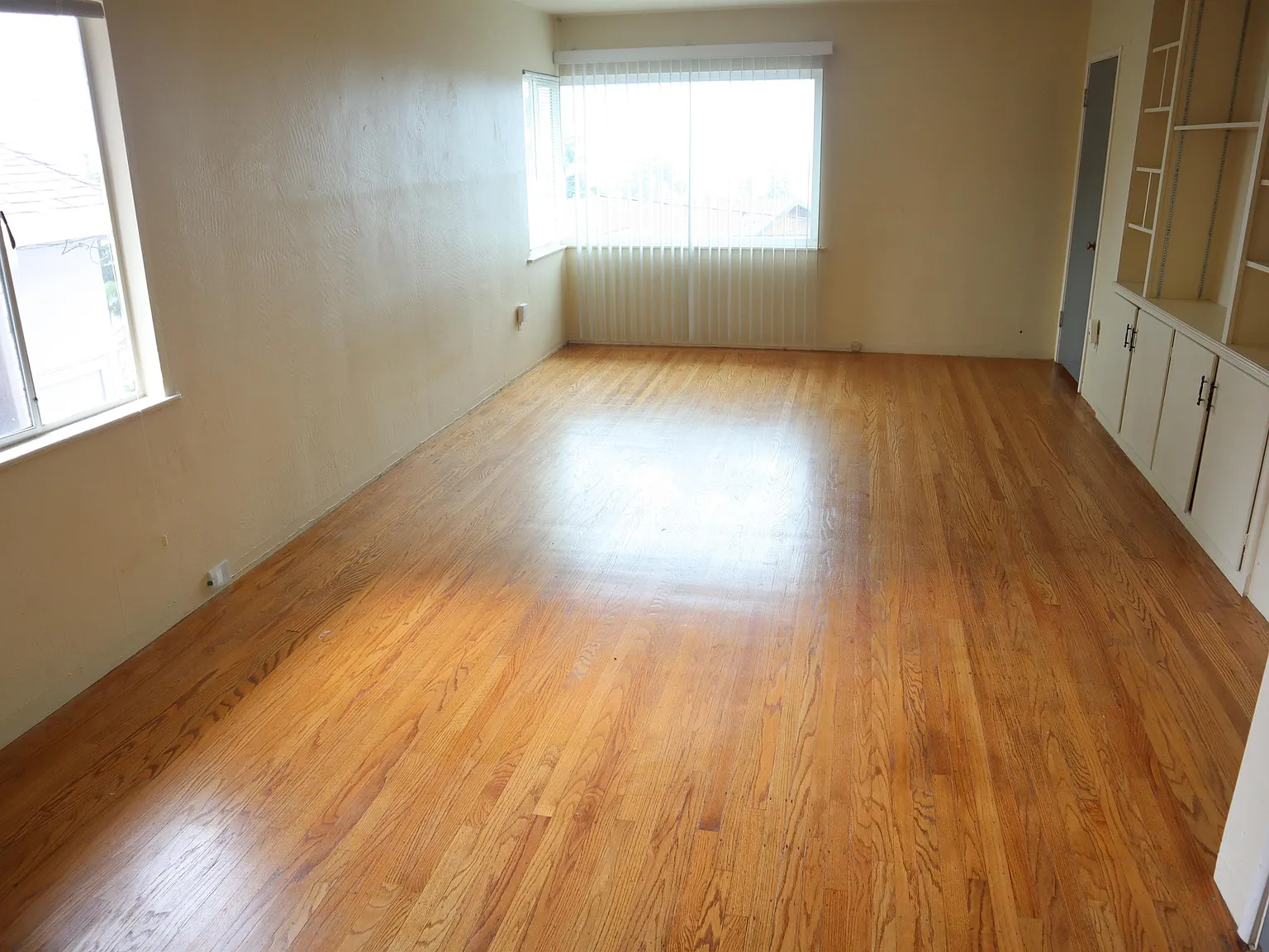 (485) 6518 Outlook Avenue - 3 — Photo 2