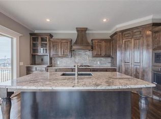 4905 NE 105th St, Kansas City, MO 64156