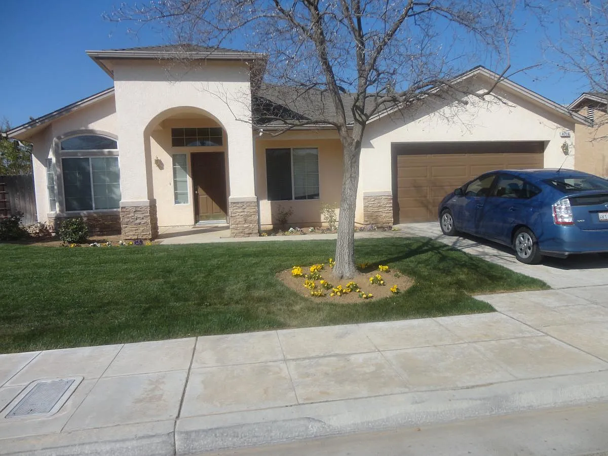4716 W Paul Ave photo 1