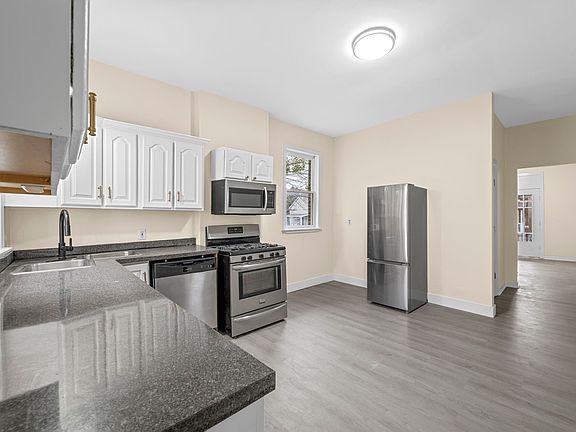 2nd image of 4935 Hummelsheim Ave