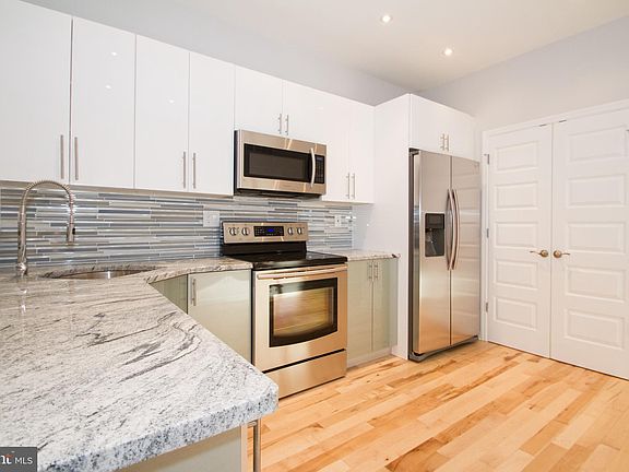 3rd image of 2064 E Susquehanna Ave