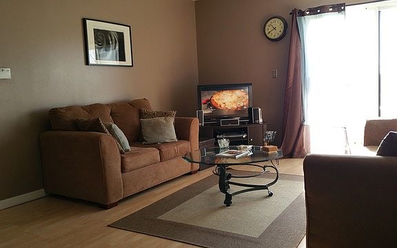 3rd image of 1037 Des Plaines Ave #105