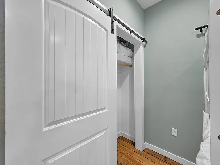 1032 Sunset Cir W — Photo 40