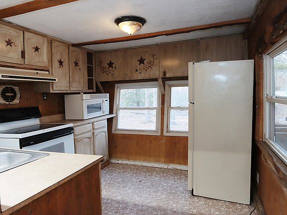 5th image of 27 Summer Camp Ln