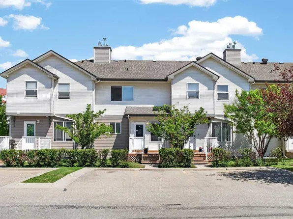 118 Royal Birch Vlg NW, Calgary, AB T3G 5V2