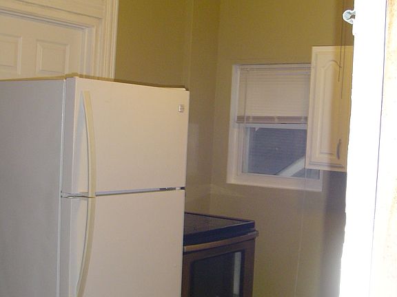 2nd image of 418 Wyoming St #B