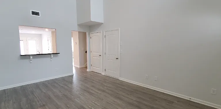 211 Ruth Way — Photo 3