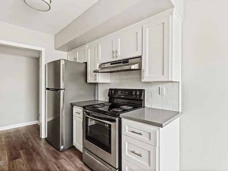 460 E Cypress Ave #C — Photo 3