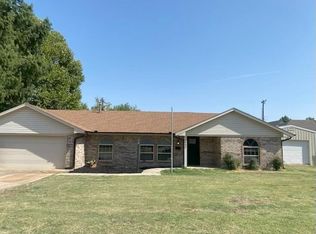 902 Amity Ln, El Reno, OK 73036