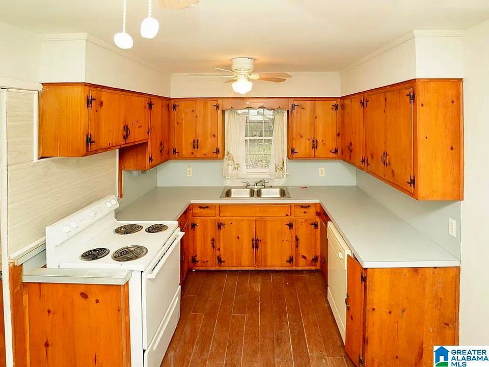 2nd image of 4287 Sussex Dr