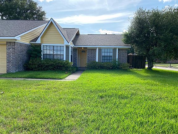 2nd image of 530 Belwin Dr