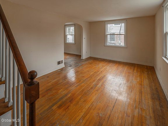 5th image of 16 Brent Street