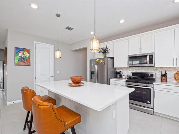 833 SE Courances Dr, Port Saint Lucie, FL 34984