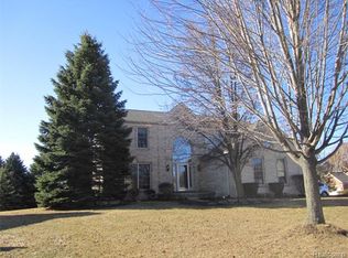 2393 Pleasant View Dr, Rochester Hills, MI 48306