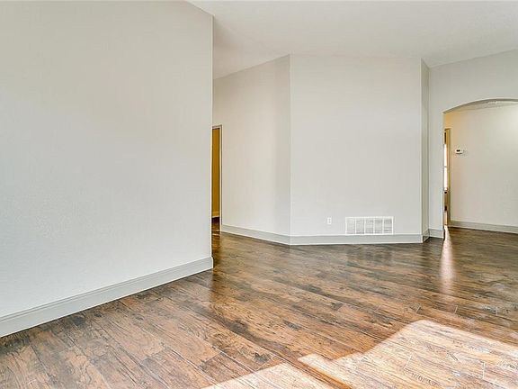 5th image of 338 Dakota Dr