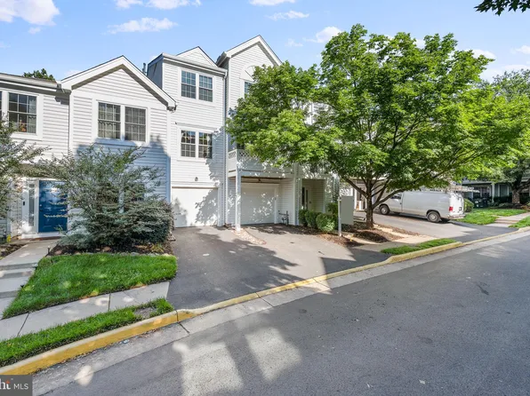 14457 Fallscliff Ln #55, Centreville, VA 20120