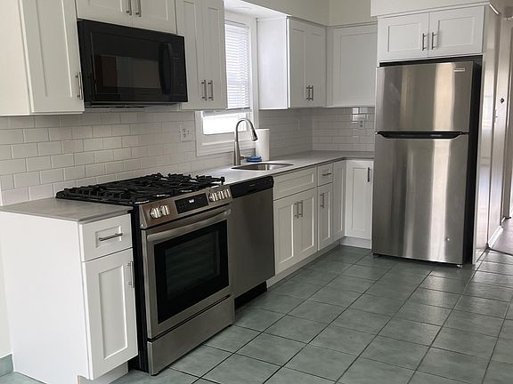 3rd image of 931 Pavonia Ave Floor 2