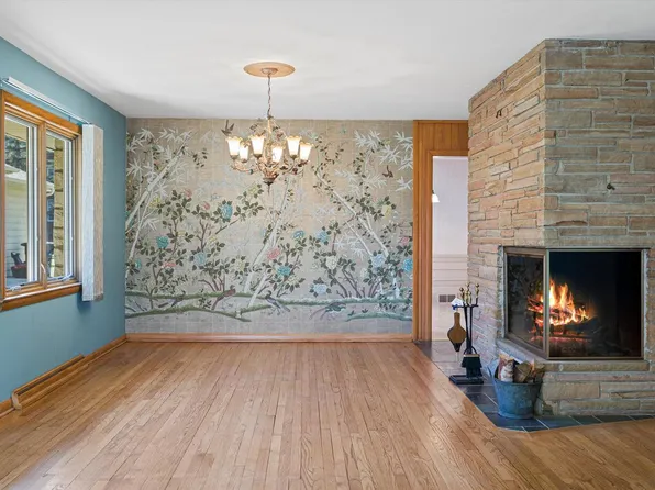 948 North 76th STREET, Wauwatosa, WI 53213